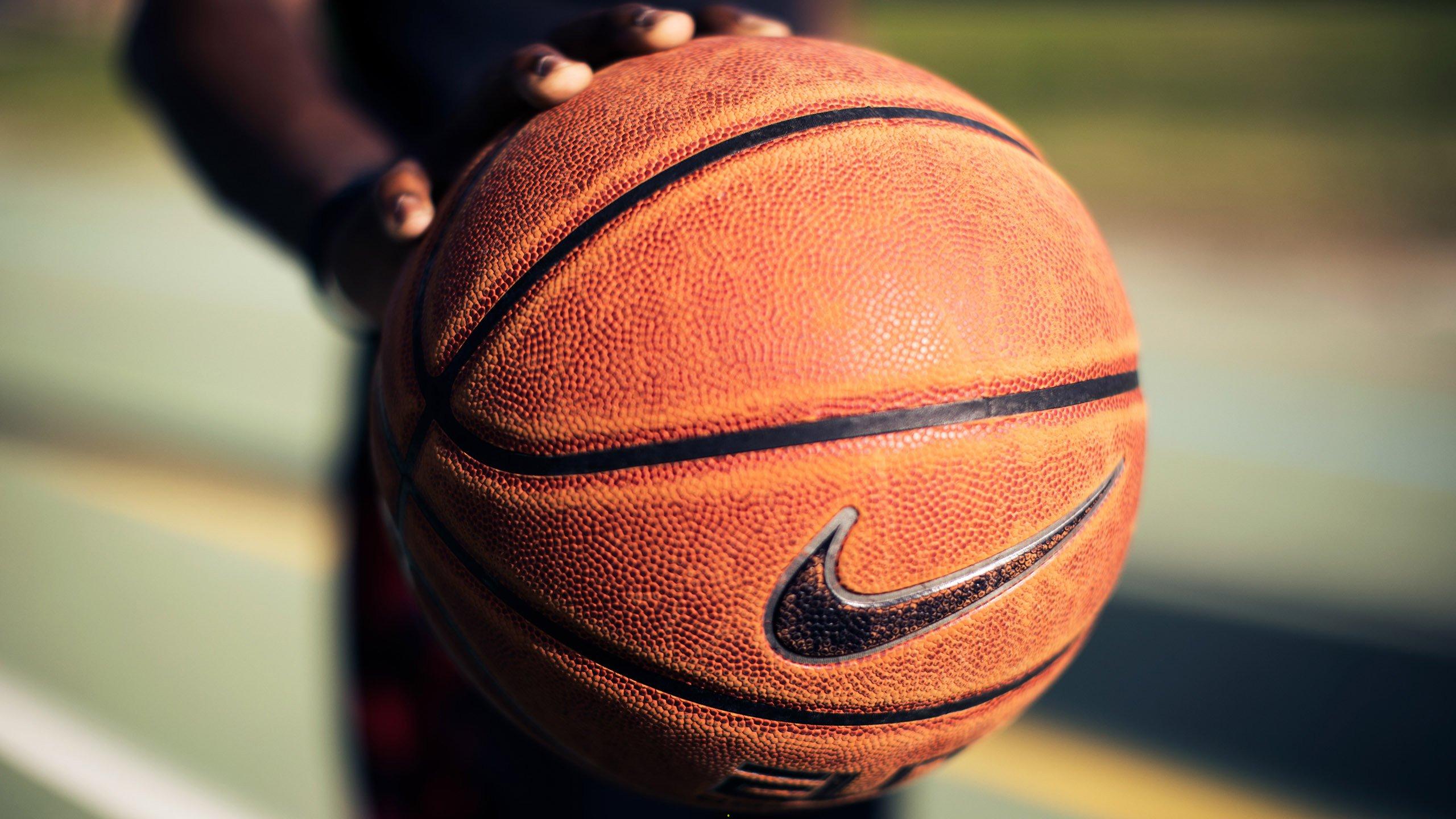 NBA季后赛激战正酣，勇士逆转湖人，库里独砍40分率队夺赛点